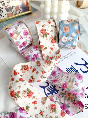 Gepersonaliseerd gebogen prentband 40 mm bloemenprentband